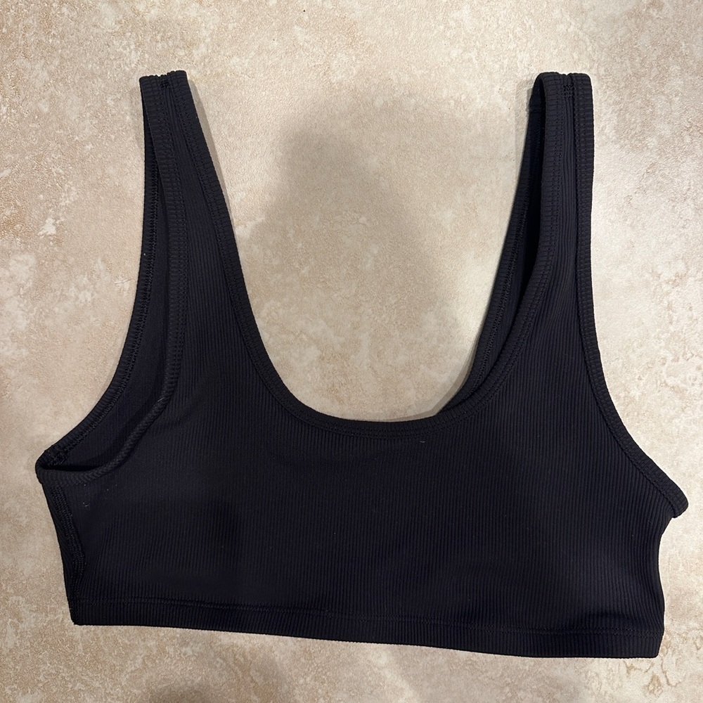 Aritzia Scoopneck Sports Bra/Top